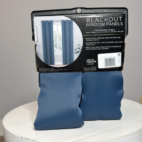 ECLIPSE BLACK OUT 37” X 84” GROMMET WINDOW PANELS IN CORNFLOWER BLUE **NWT** - Picture 4 of 5